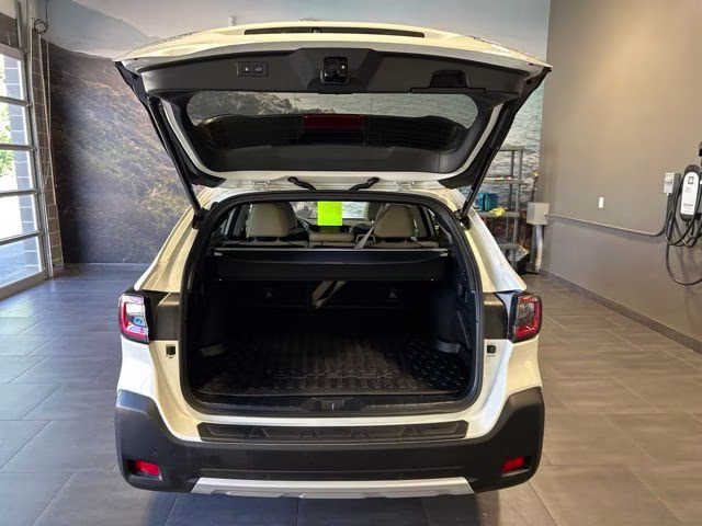 2024 Crystal White Pearl Subaru Outback Limited AWD SUV