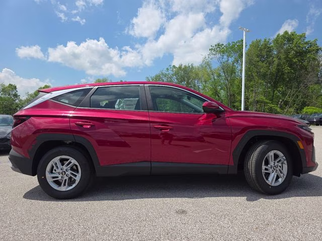 2026 Ultimate Red Hyundai Tucson SE FWD SUV