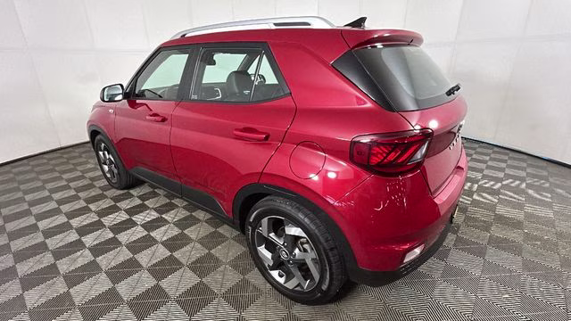 2022 Scarlet Red Pearl Hyundai Venue Limited FWD SUV