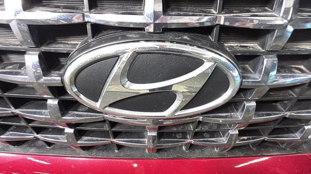 2022 Scarlet Red Pearl Hyundai Venue Limited FWD SUV