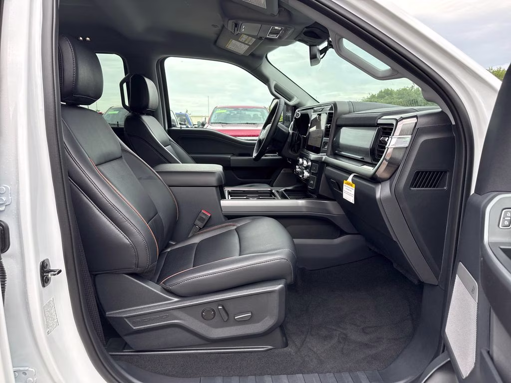 2026 Oxford White Ford Super Duty F-250 SRW Lariat 4X4 Truck