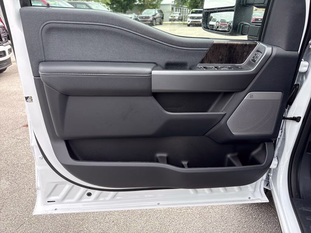 2026 Oxford White Ford Super Duty F-250 SRW Lariat 4X4 Truck