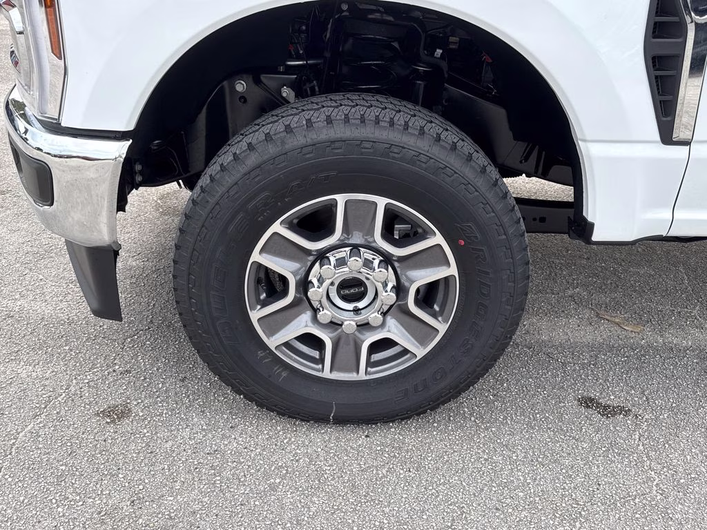 2026 Oxford White Ford Super Duty F-250 SRW Lariat 4X4 Truck