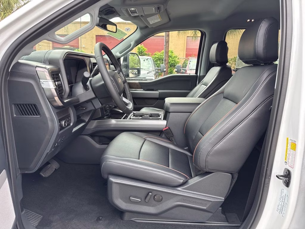 2026 Oxford White Ford Super Duty F-250 SRW Lariat 4X4 Truck