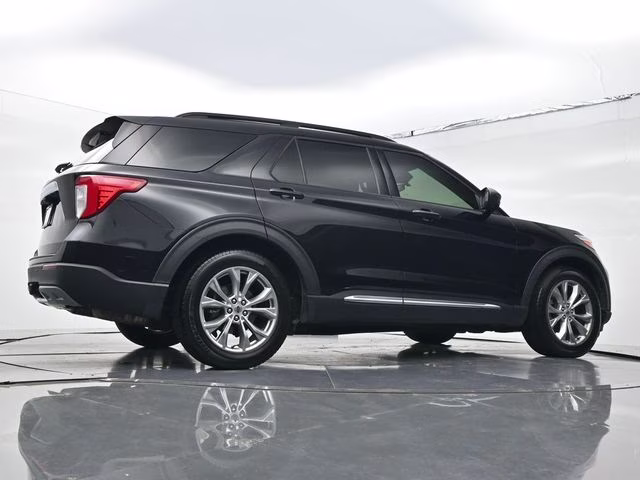 2022 Black Metallic Ford Explorer XLT RWD SUV