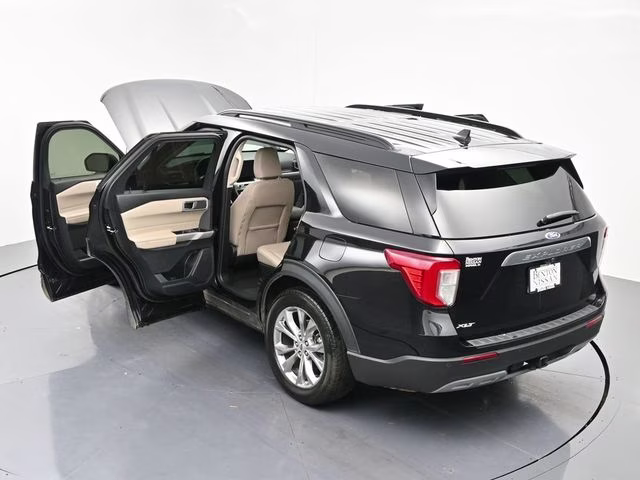 2022 Black Metallic Ford Explorer XLT RWD SUV