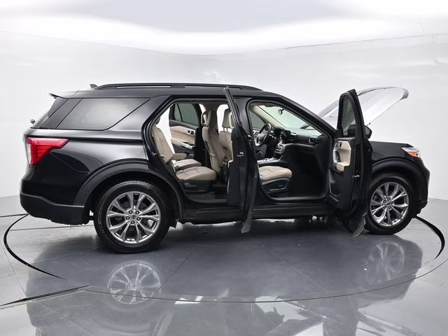 2022 Black Metallic Ford Explorer XLT RWD SUV
