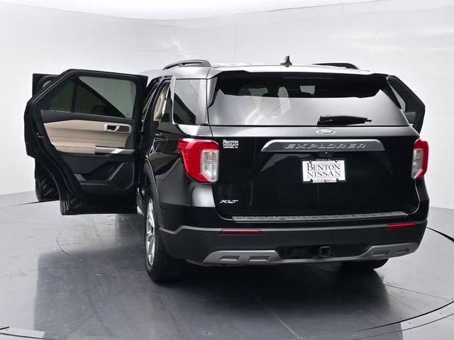 2022 Black Metallic Ford Explorer XLT RWD SUV