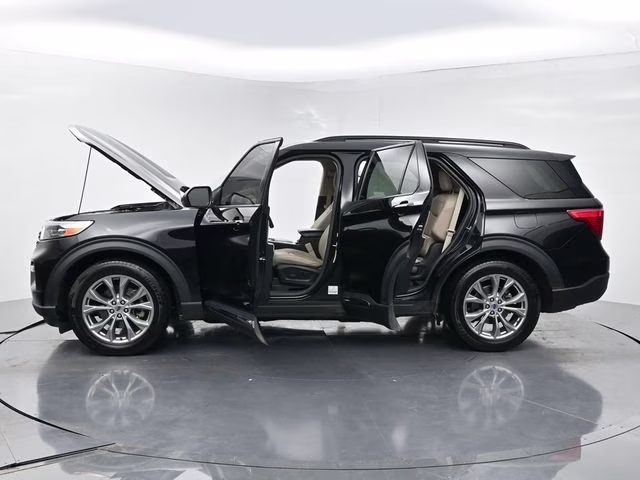 2022 Black Metallic Ford Explorer XLT RWD SUV