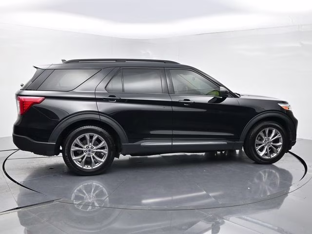 2022 Black Metallic Ford Explorer XLT RWD SUV