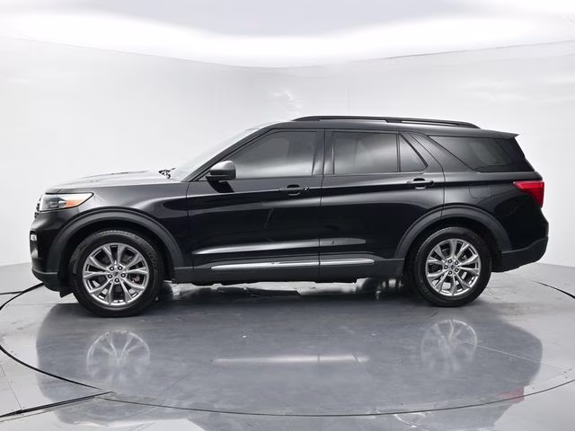2022 Black Metallic Ford Explorer XLT RWD SUV