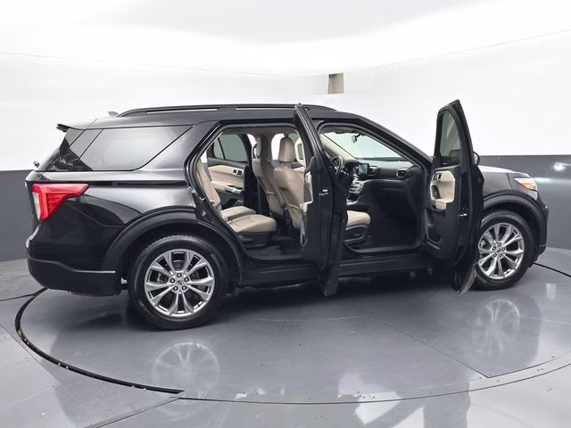 2022 Black Metallic Ford Explorer XLT RWD SUV
