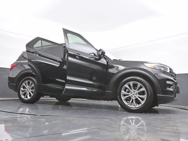 2022 Black Metallic Ford Explorer XLT RWD SUV