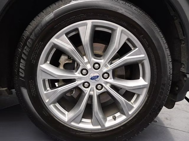 2022 Black Metallic Ford Explorer XLT RWD SUV