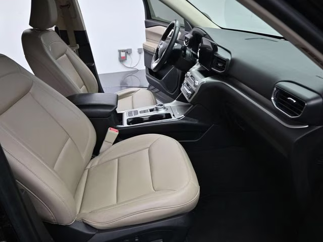 2022 Black Metallic Ford Explorer XLT RWD SUV