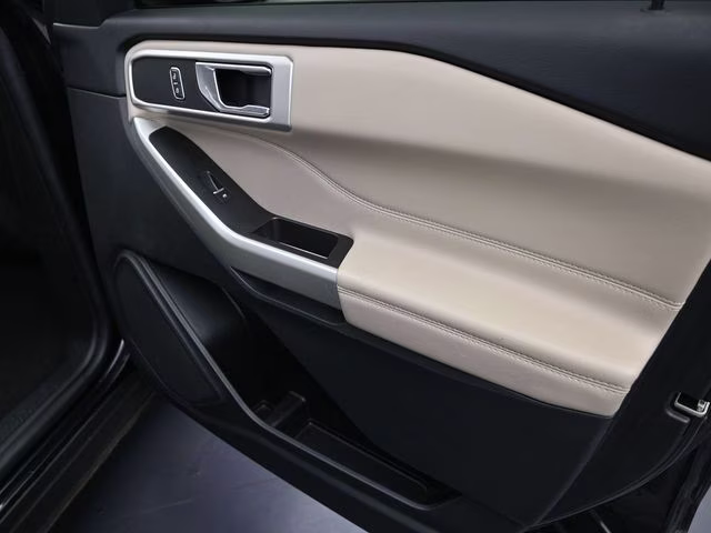 2022 Black Metallic Ford Explorer XLT RWD SUV