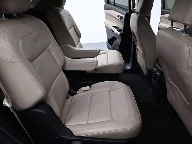 2022 Black Metallic Ford Explorer XLT RWD SUV