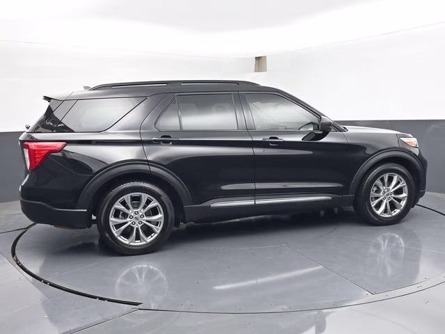 2022 Black Metallic Ford Explorer XLT RWD SUV