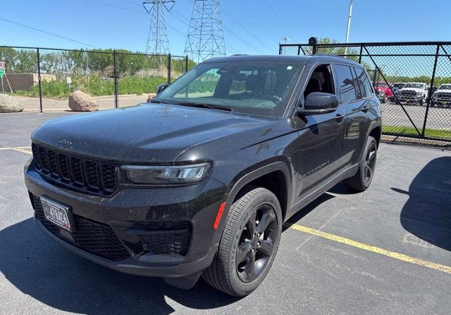 2024 Diamond Black Crystal Pearlcoat Jeep Grand Cherokee Altitude X 4X4 SUV