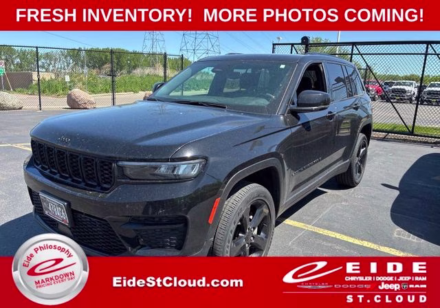 2024 Diamond Black Crystal Pearlcoat Jeep Grand Cherokee Altitude X 4X4 SUV