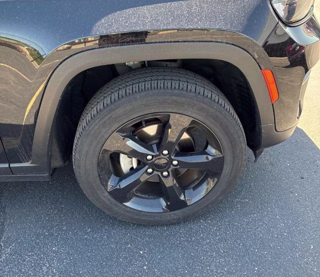 2024 Diamond Black Crystal Pearlcoat Jeep Grand Cherokee Altitude X 4X4 SUV