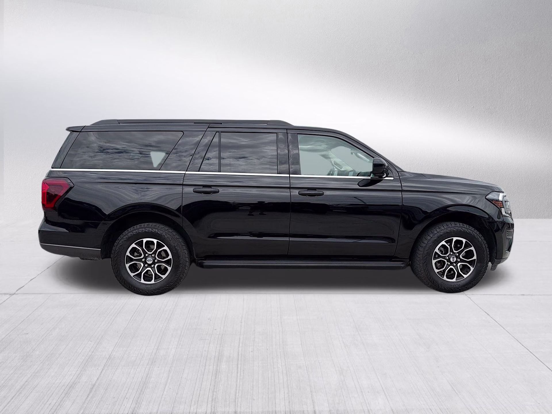2024 Agate Black Metallic Ford Expedition Max XLT 4X4 SUV