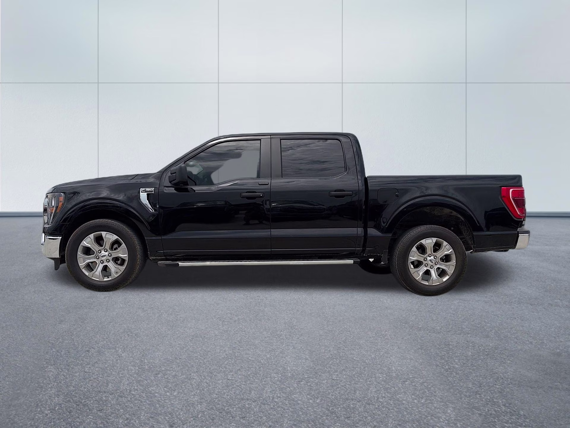 2023 Black Metallic Ford F-150 XLT RWD Truck
