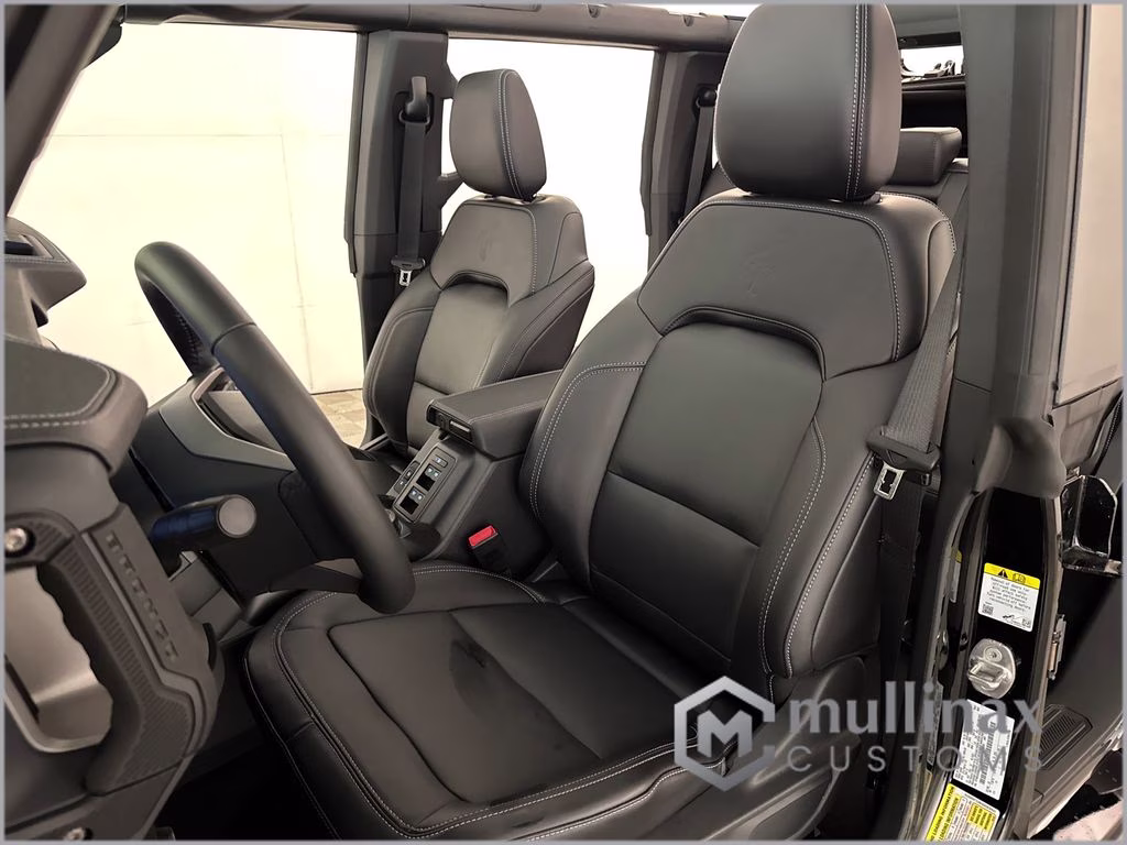 2026 Shadow Black Ford Bronco Outer Banks 4X4 SUV
