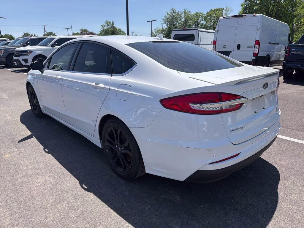 2019 Oxford White Ford Fusion SE FWD Sedan