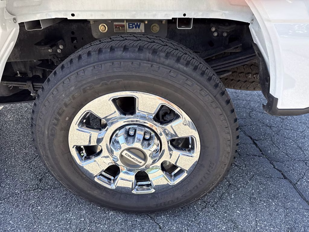 2024 Oxford White Ford Super Duty F-350 SRW Lariat 4X4 Truck