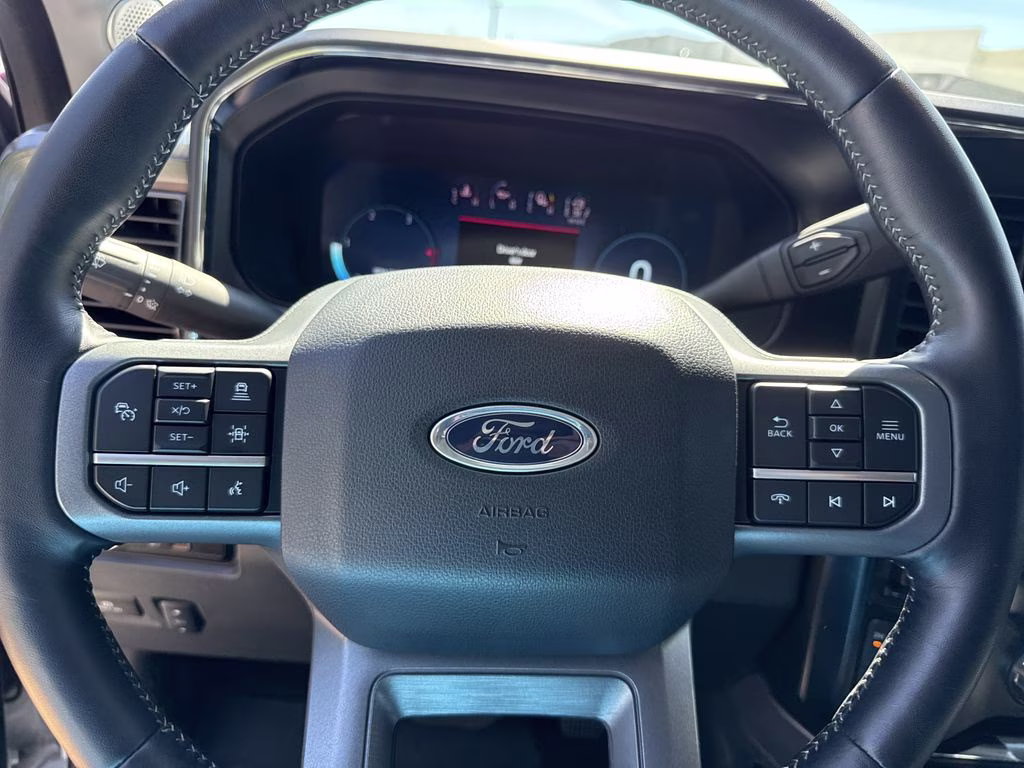 2024 Oxford White Ford Super Duty F-350 SRW Lariat 4X4 Truck