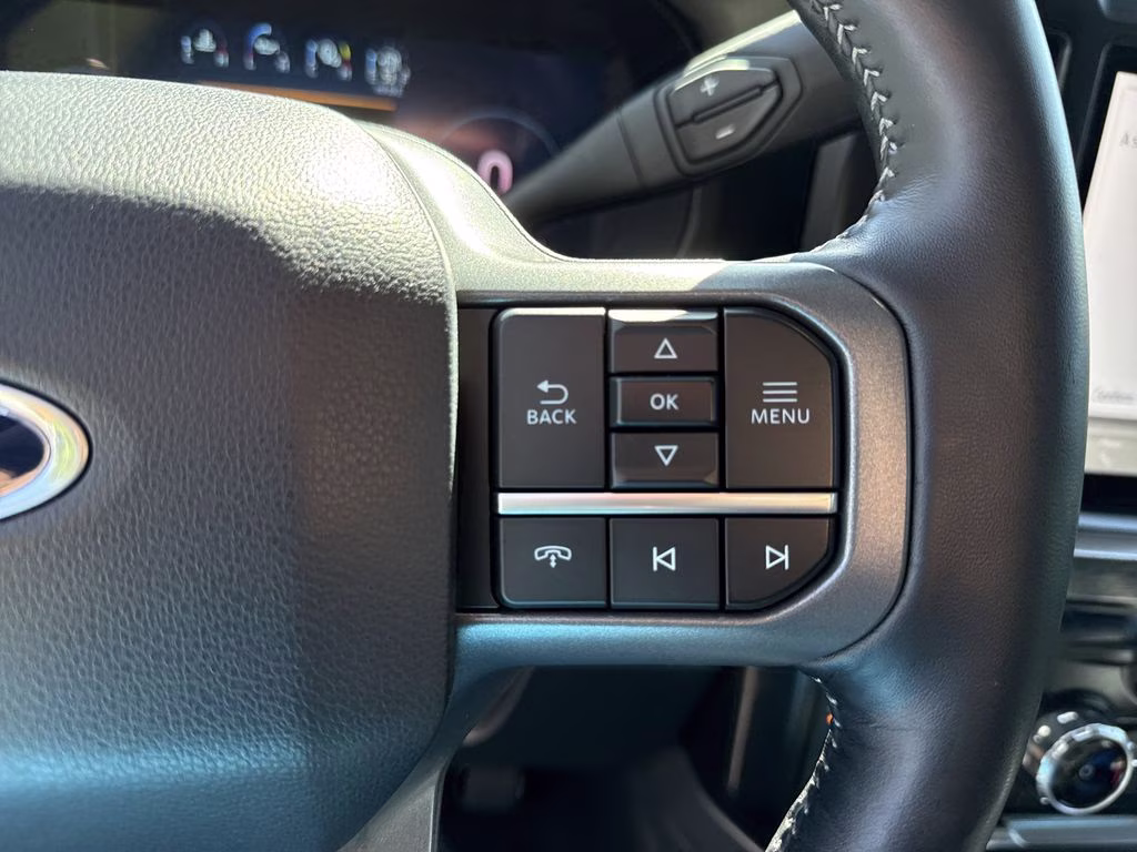 2024 Oxford White Ford Super Duty F-350 SRW Lariat 4X4 Truck