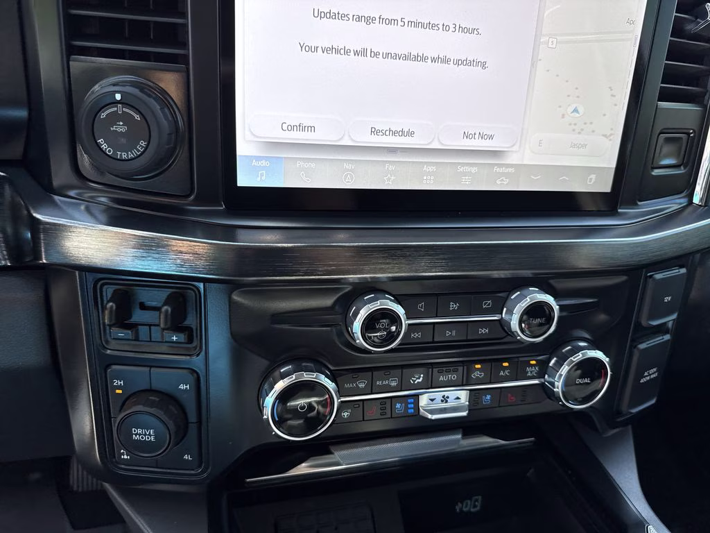 2024 Oxford White Ford Super Duty F-350 SRW Lariat 4X4 Truck