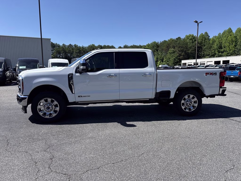 2024 Oxford White Ford Super Duty F-350 SRW Lariat 4X4 Truck