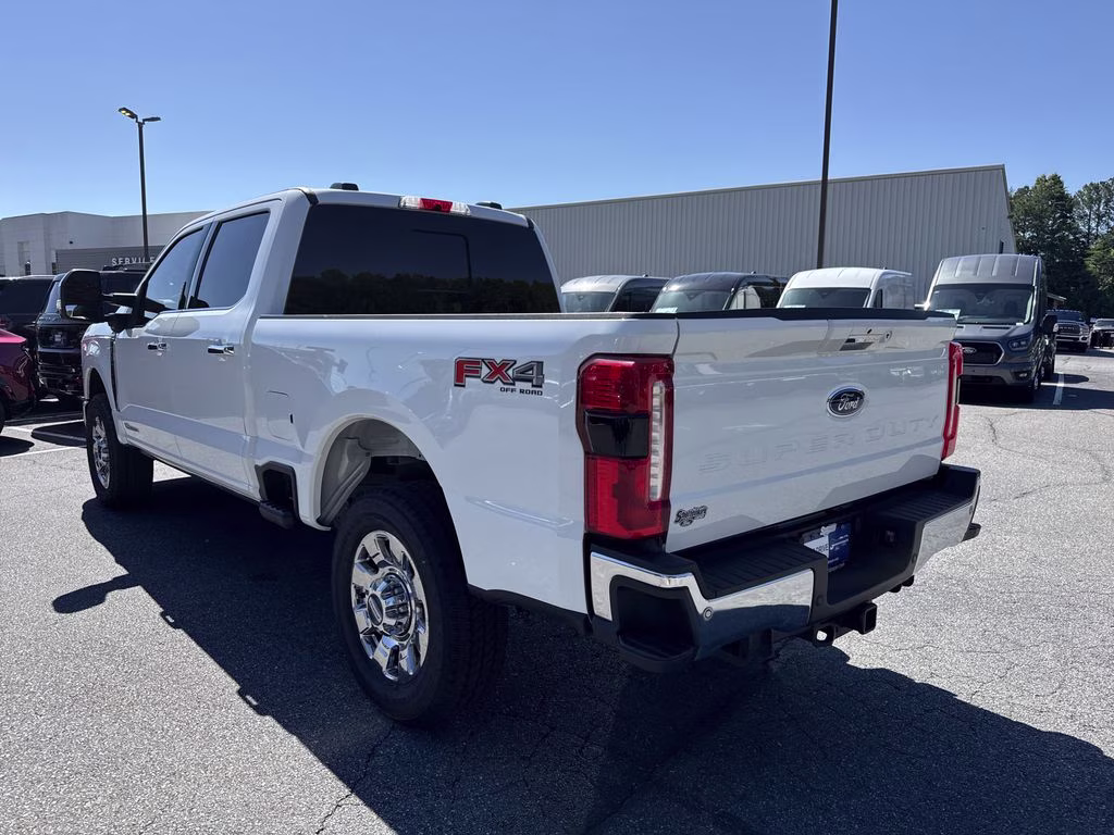 2024 Oxford White Ford Super Duty F-350 SRW Lariat 4X4 Truck