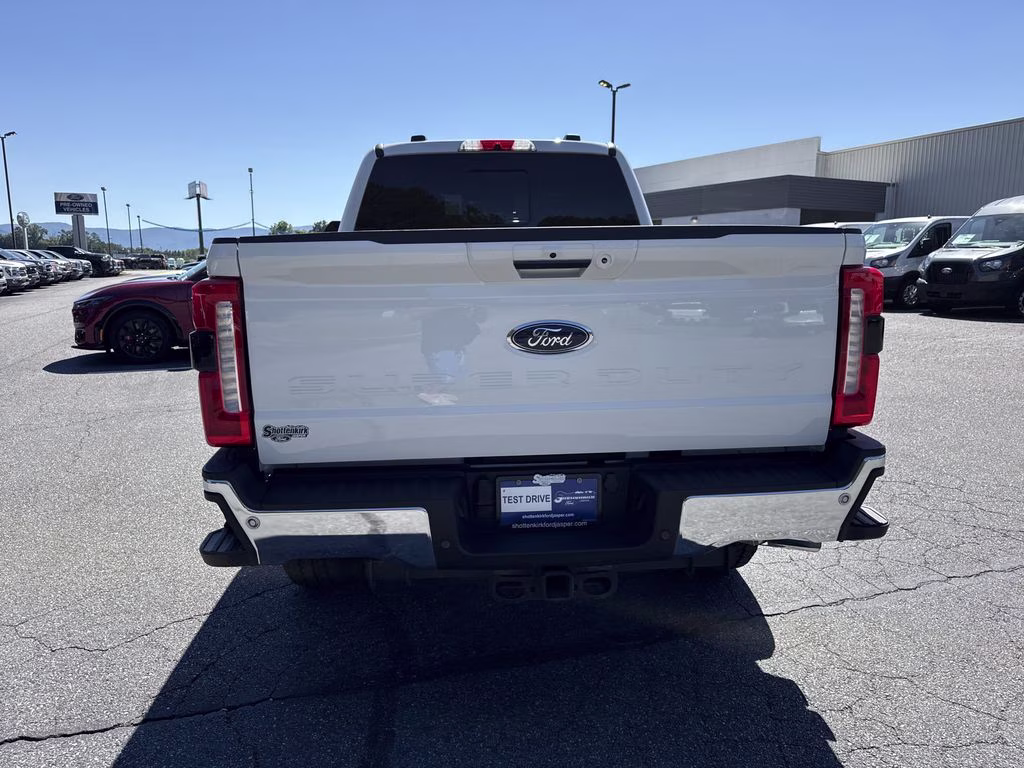 2024 Oxford White Ford Super Duty F-350 SRW Lariat 4X4 Truck
