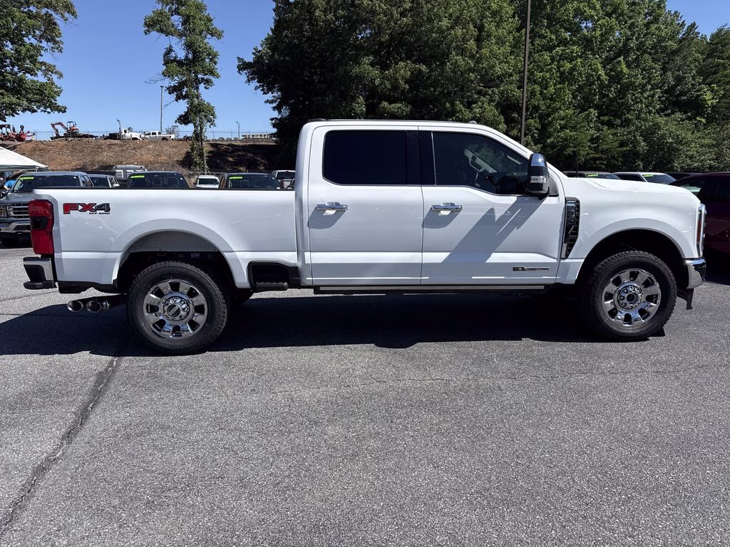 2024 Oxford White Ford Super Duty F-350 SRW Lariat 4X4 Truck