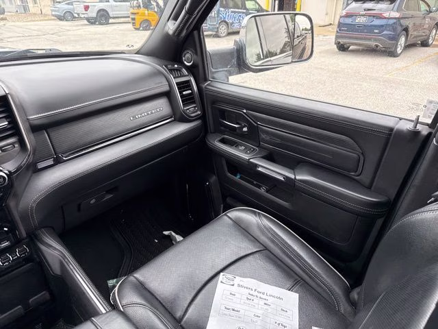 2022 Diamond Black Crystal Pearlcoat Ram 2500 Limited 4X4 Truck