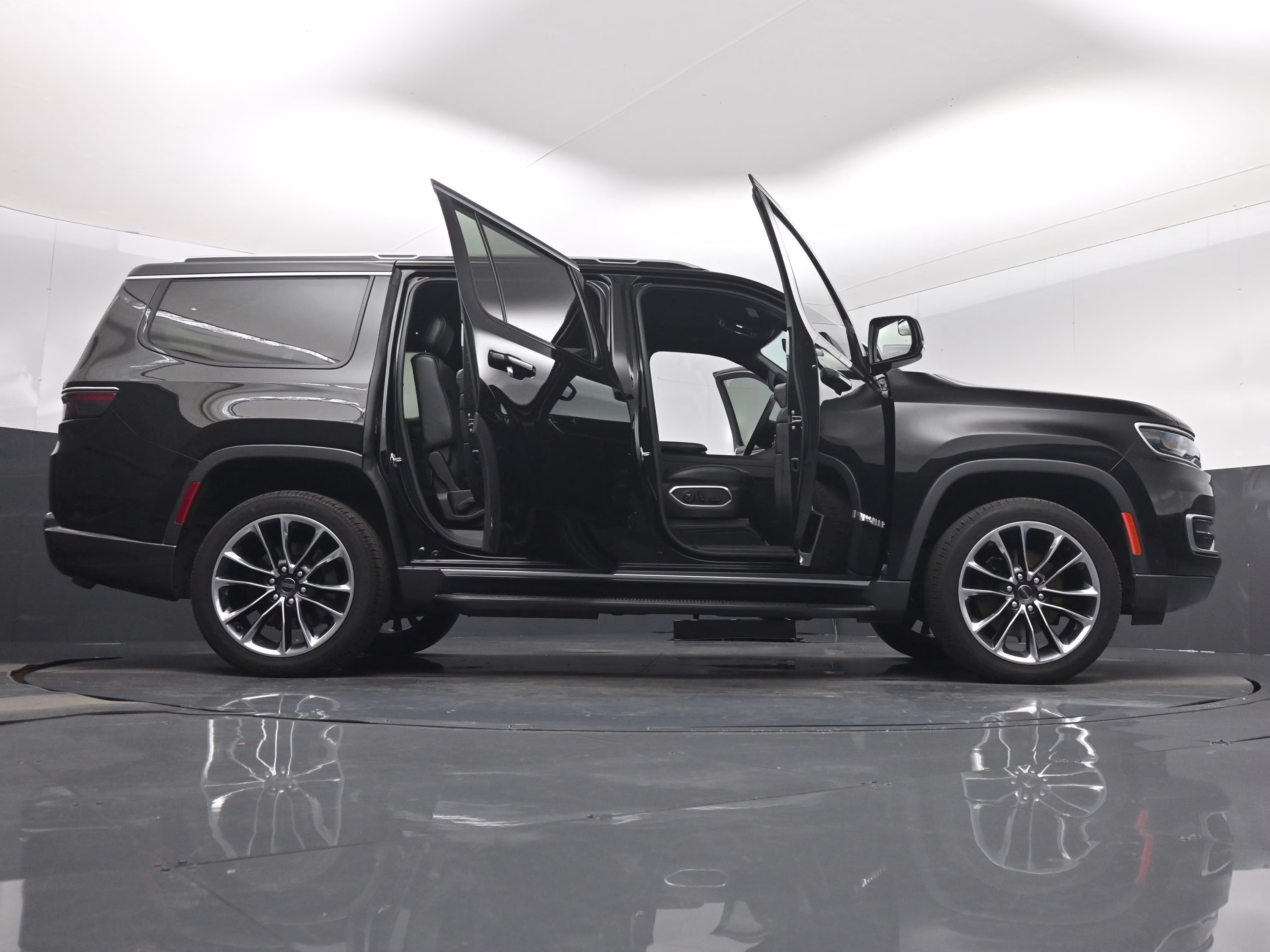2022 Diamond Black Crystal Pearlcoat Jeep Wagoneer Series II 4X4 SUV