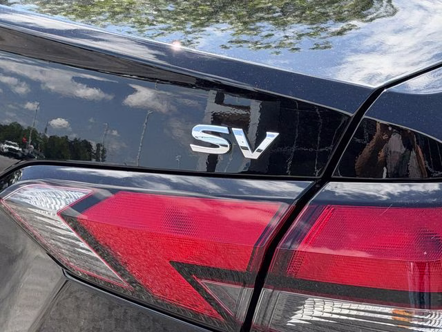 2024 Super Black Metallic Nissan Versa 1.6 SV FWD Sedan