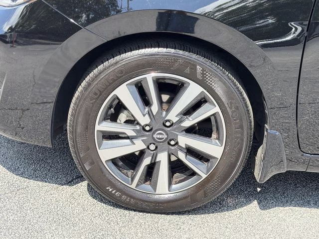 2024 Super Black Metallic Nissan Versa 1.6 SV FWD Sedan