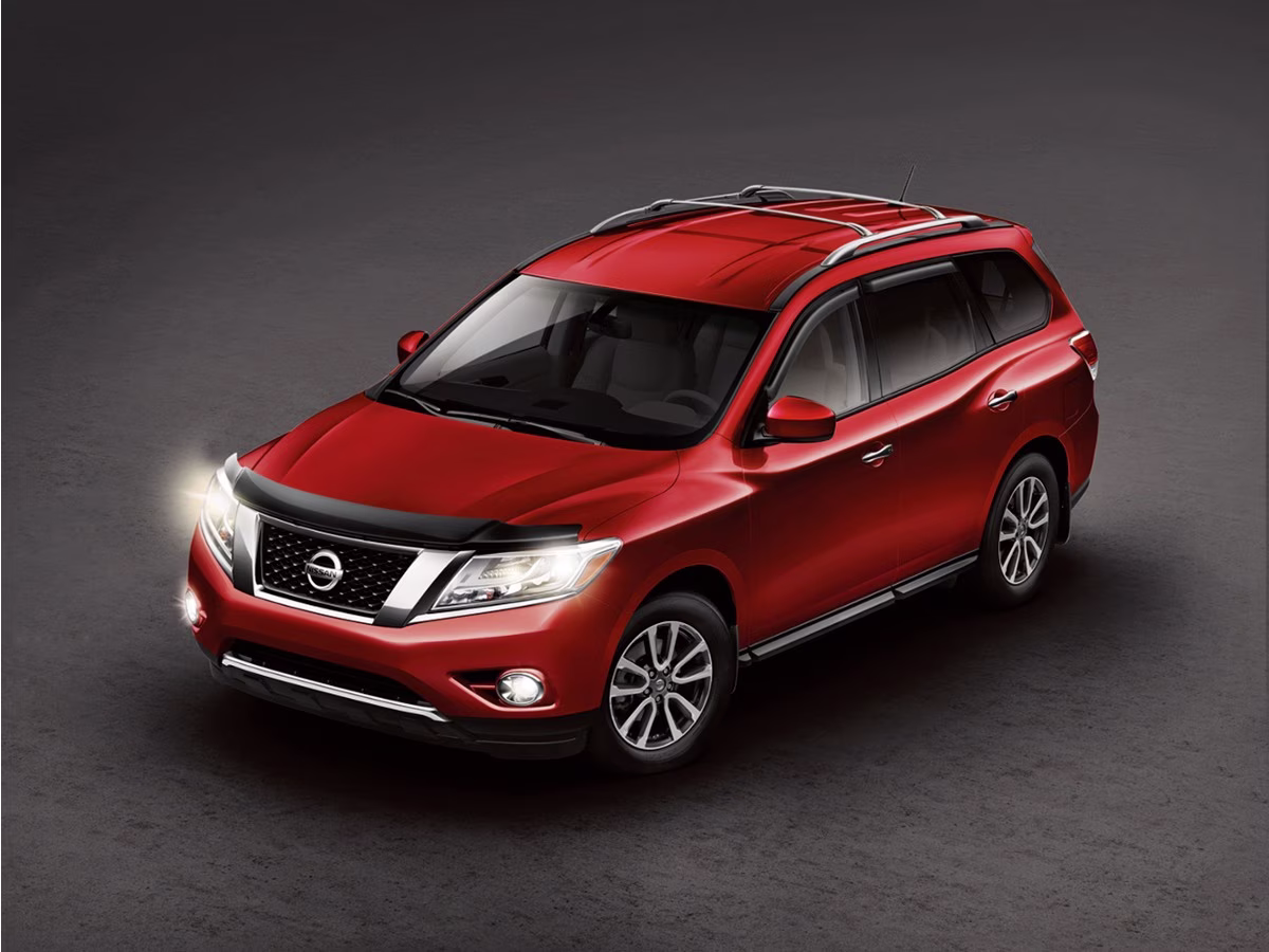2015 Gun Metallic Nissan Pathfinder Platinum FWD SUV