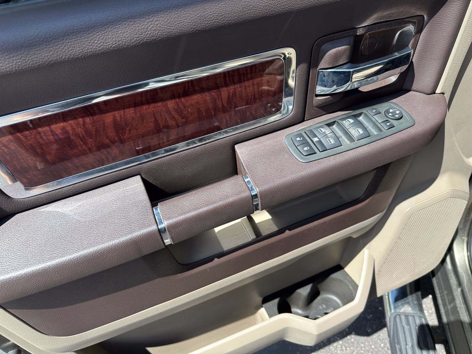 2012 Sagebrush Pearlcoat Ram 2500 Laramie 4X4 Truck
