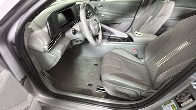 2025 Fluid Metal Hyundai Elantra SEL Sport FWD Sedan