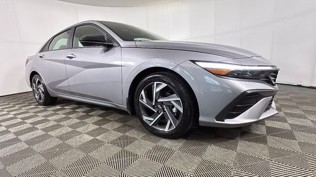 2025 Fluid Metal Hyundai Elantra SEL Sport FWD Sedan