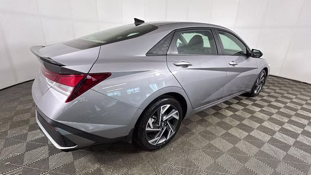2025 Fluid Metal Hyundai Elantra SEL Sport FWD Sedan