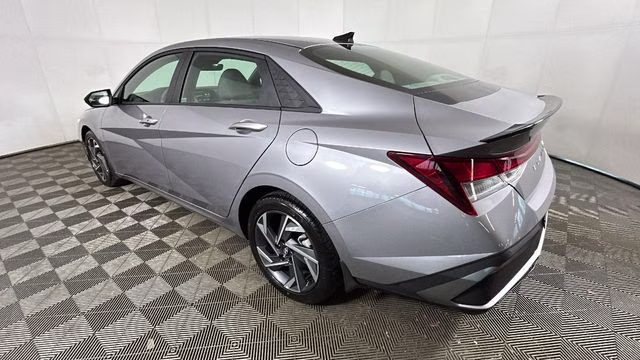 2025 Fluid Metal Hyundai Elantra SEL Sport FWD Sedan
