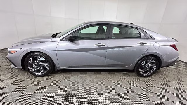 2025 Fluid Metal Hyundai Elantra SEL Sport FWD Sedan