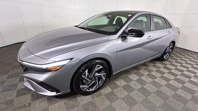 2025 Fluid Metal Hyundai Elantra SEL Sport FWD Sedan