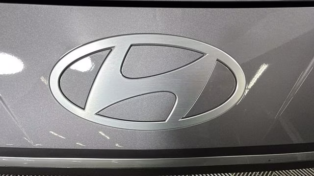 2025 Fluid Metal Hyundai Elantra SEL Sport FWD Sedan